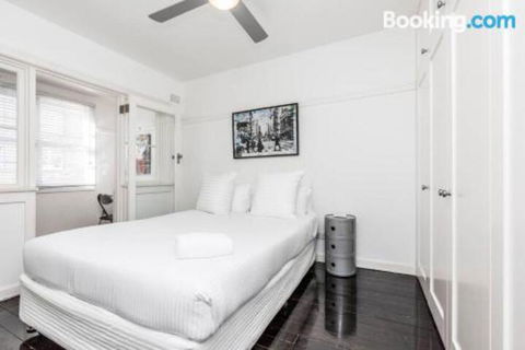 Two Bedroom Apartment In Elizabeth Bay & Potts Point - Tourism Cairns 6