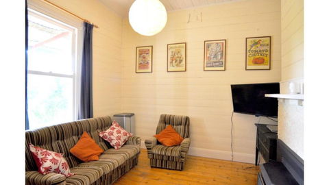 MY Fair Lady External Bathroom PET Friendly - Tourism Cairns 5