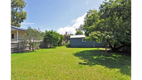 MY Fair Lady External Bathroom PET Friendly - Tourism Cairns 7