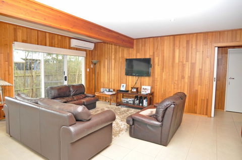 Welcome Break PET Friendly - Tourism Cairns 3