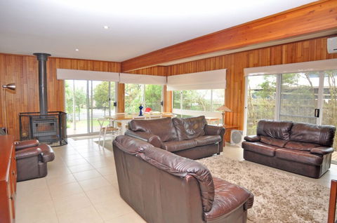 Welcome Break PET Friendly - Tourism Cairns 5