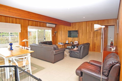 Welcome Break PET Friendly - Tourism Cairns 4