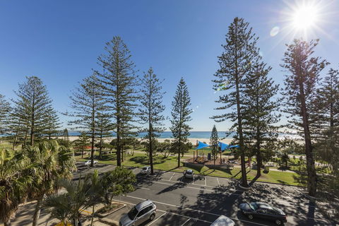 Oaks Gold Coast Calypso Plaza Suites - Tourism Cairns 1