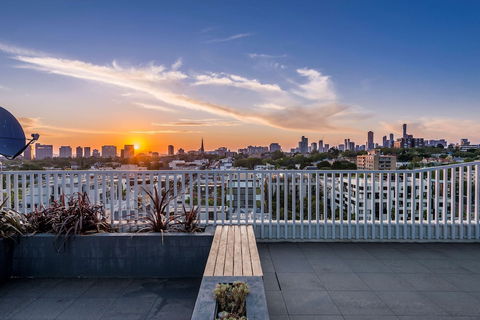 Oaks Melbourne South Yarra Suites - Tourism Cairns 0