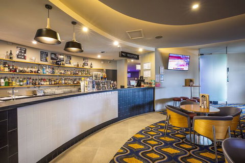 Nightcap At Carlyle Hotel - Tourism Cairns 1