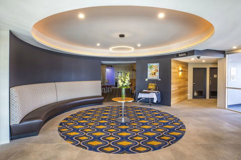 Nightcap At Carlyle Hotel - Tourism Cairns 2