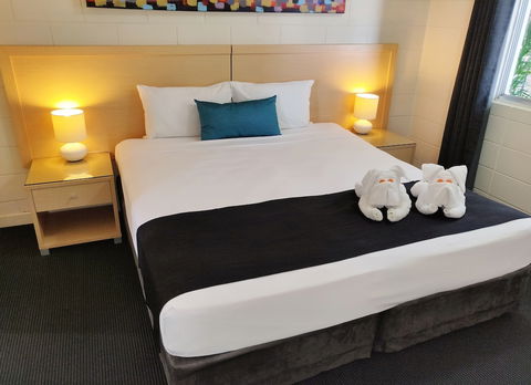 Coconut Grove Holiday Apartments - Tourism Cairns 3