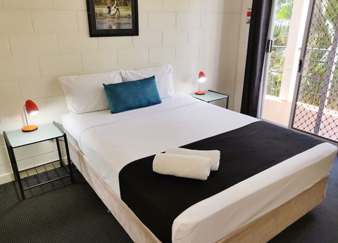 Coconut Grove Holiday Apartments - Tourism Cairns 4