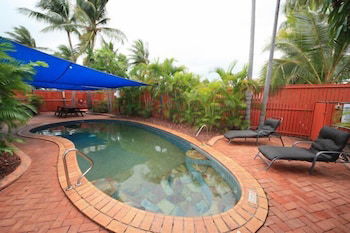 Coconut Grove Holiday Apartments - Tourism Cairns 1