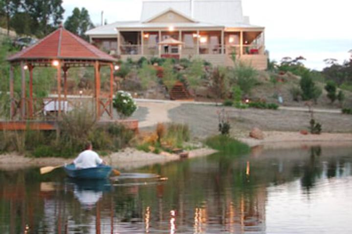 Shepherds Flat VIC Tourism Cairns