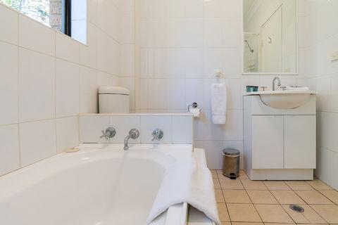 Eastwood Furnished Apartments - Tourism Cairns 2