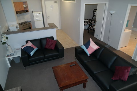 Duke's Apartments - Tourism Cairns 4