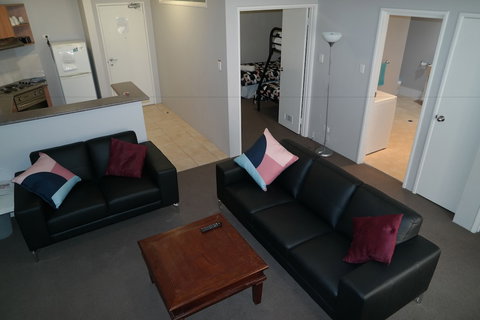 Duke's Apartments - Tourism Cairns 6