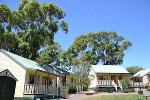 Avoca Cottages - Tourism Cairns 0
