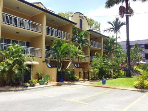 The York Beachfront Holiday Apartments - Tourism Cairns 0