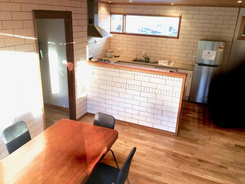Romantic Getaway With Spa & Wifi Pet Friendly - Tourism Cairns 1