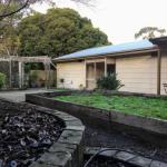 Romantic Getaway With Spa & Wifi Pet Friendly - Tourism Cairns 0