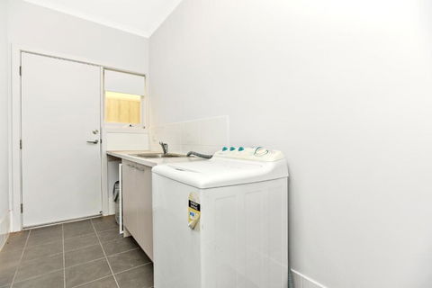 Avaya Sellicks Beachfront Getaway WiFi - Tourism Cairns 3