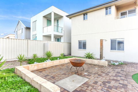 Avaya Sellicks Beachfront Getaway WiFi - Tourism Cairns 6