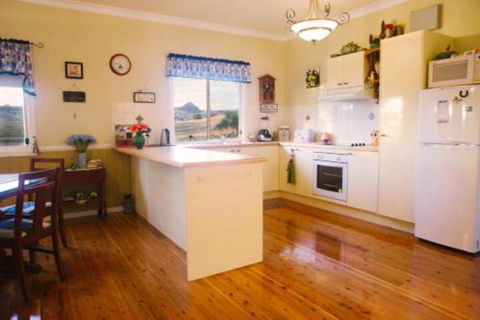 Milford Country Cottages - Tourism Cairns 4