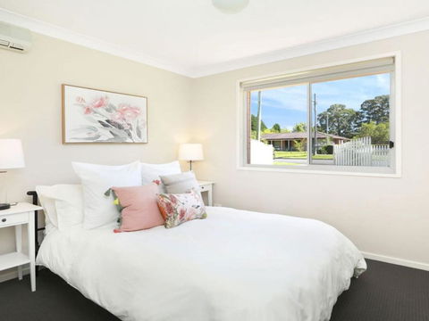 That Pink House! Comfortable Home Away From Home - Tourism Cairns 3