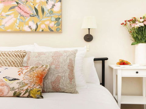 That Pink House! Comfortable Home Away From Home - Tourism Cairns 1