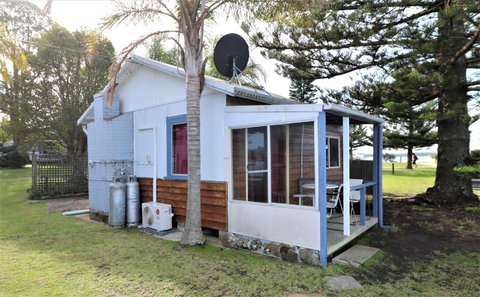 Waterfront Cottages - Tourism Cairns 6