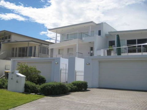Ultimate Beach House 19a Graham Street Views Peace & Quiet - Tourism Cairns 4