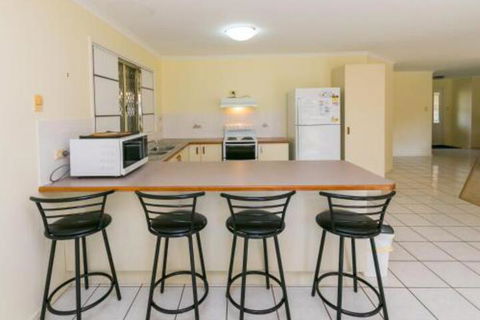 Cozy Family Holiday House - Tourism Cairns 0