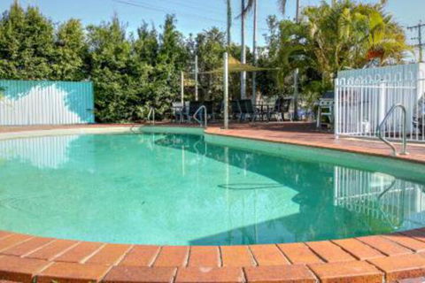 Jade Waters Hervey Bay - Tourism Cairns 0