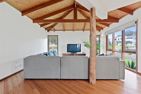 Tura Tree House - Tourism Cairns 1