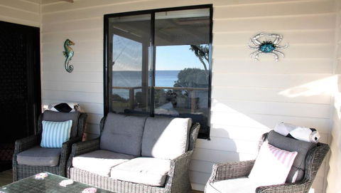 KINGFISHER COTTAGE Beachfront At The Binalong Bay - Tourism Cairns 2