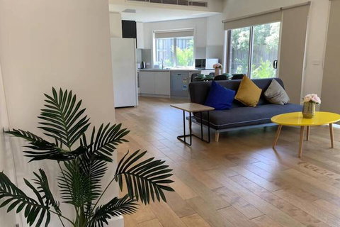 Delicate Bundoora Townhouse 10 - Tourism Cairns 4