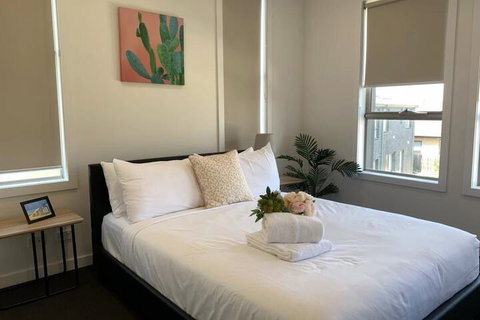 Delicate Bundoora Townhouse 10 - Tourism Cairns 2