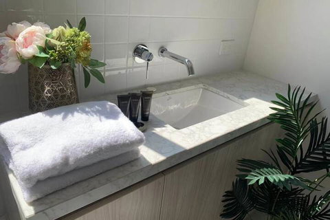 Delicate Bundoora Townhouse 10 - Tourism Cairns 3