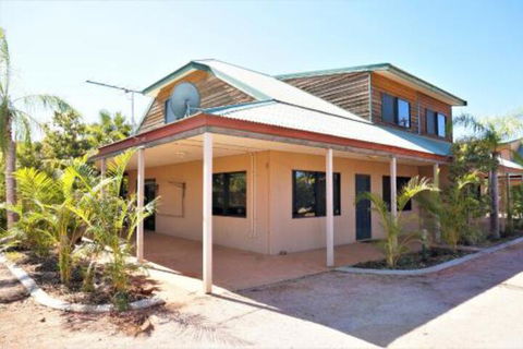 Ningaloo Breeze Villa 10 3 Bedroom Fully Self Contained Disabled Friendly Accommodation - Tourism Cairns 0