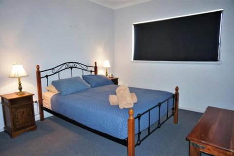 Ningaloo Breeze Villa 6 3 Bedroom Fully Self Contained Holiday Accommodation - Tourism Cairns 3