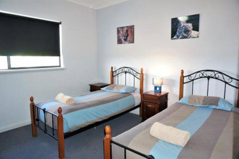 Ningaloo Breeze Villa 6 3 Bedroom Fully Self Contained Holiday Accommodation - Tourism Cairns 6