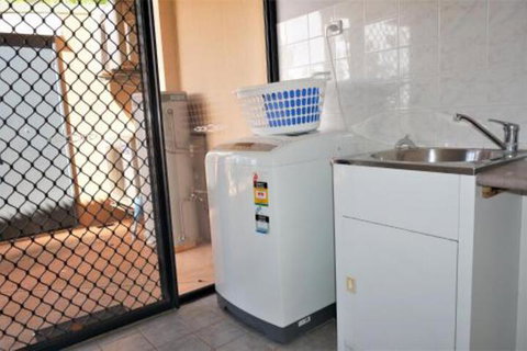 Ningaloo Breeze Villa 6 3 Bedroom Fully Self Contained Holiday Accommodation - Tourism Cairns 5