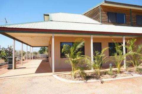 Ningaloo Breeze Villa 6 3 Bedroom Fully Self Contained Holiday Accommodation - Tourism Cairns 0