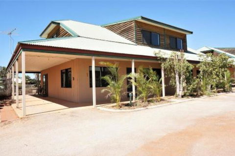 Ningaloo Breeze Villa 4 3 Bedroom Fully Self Contained Holiday Accommodation - Tourism Cairns 0