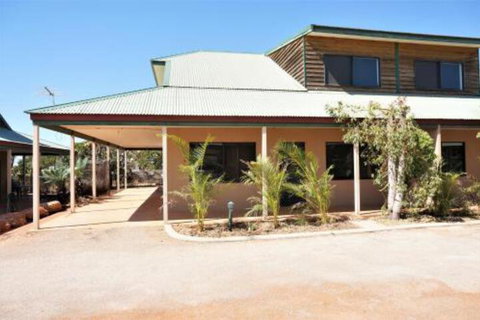 Ningaloo Breeze Villa 4 3 Bedroom Fully Self Contained Holiday Accommodation - Tourism Cairns 6