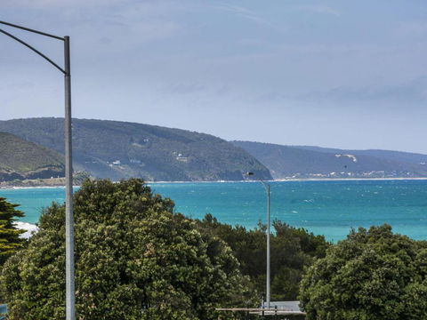 WATERFRONT THREE In The Heart Of Lorne - Tourism Cairns 1