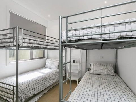 WATERFRONT THREE In The Heart Of Lorne - Tourism Cairns 5