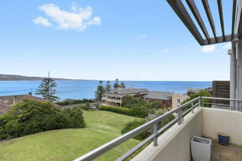 POINT GREY APARTMENT ONE VIEWPOINT - Tourism Cairns 7