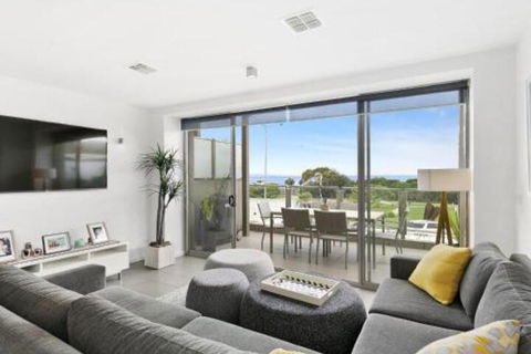 WATERFRONT TWO Position Perfect NEW LISTING 2019 - Tourism Cairns 0