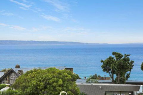 WATERFRONT TWO Position Perfect NEW LISTING 2019 - Tourism Cairns 2