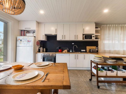 Callala Dreaming Mid Century Beach House - Tourism Cairns 3