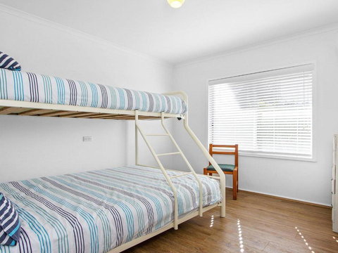 Whispering Waves Relaxing Beach House - Tourism Cairns 5