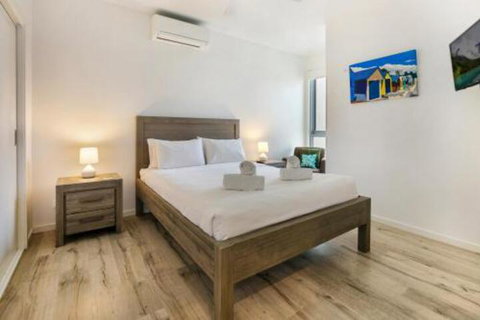 Seaside Apartment Getaway - Tourism Cairns 4